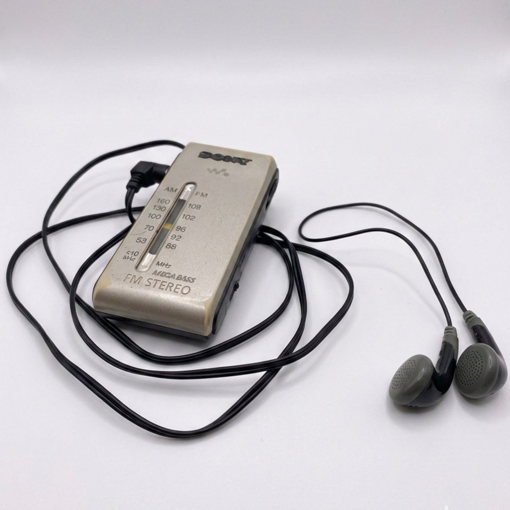 Vintage SONY Walkman SRF-S84 AM/FM Pocket Radio Mega Bass + Earphones